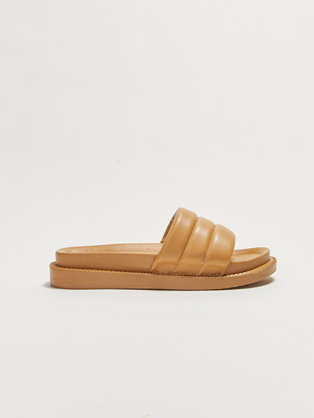 Bej Deri Görünümlü Tek Bantlı Kadın Terlik-1