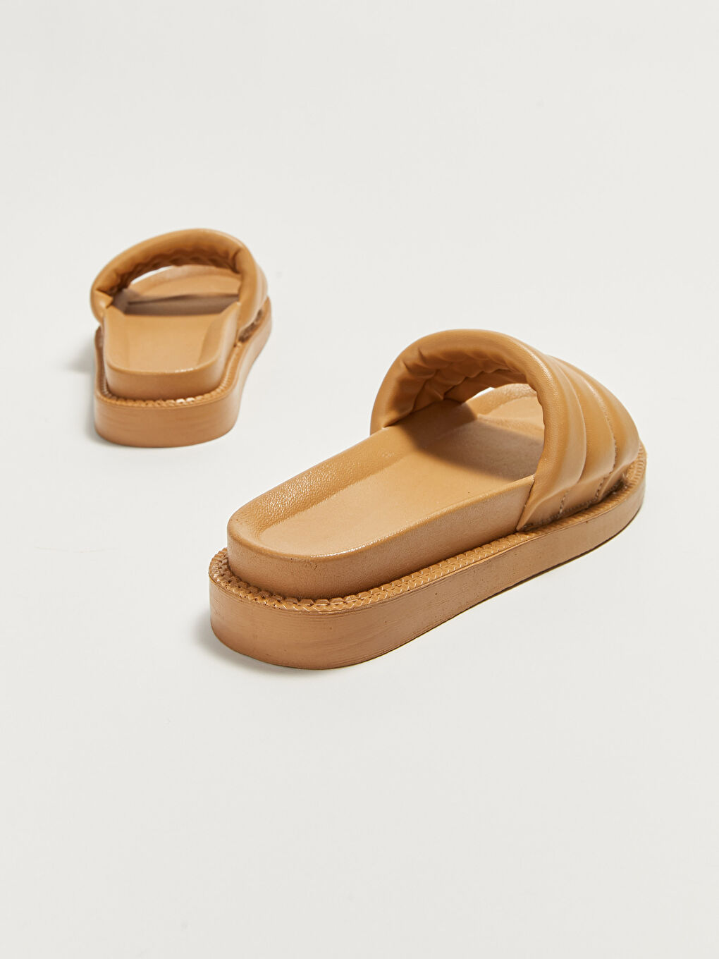 Bej Deri Görünümlü Tek Bantlı Kadın Terlik-3