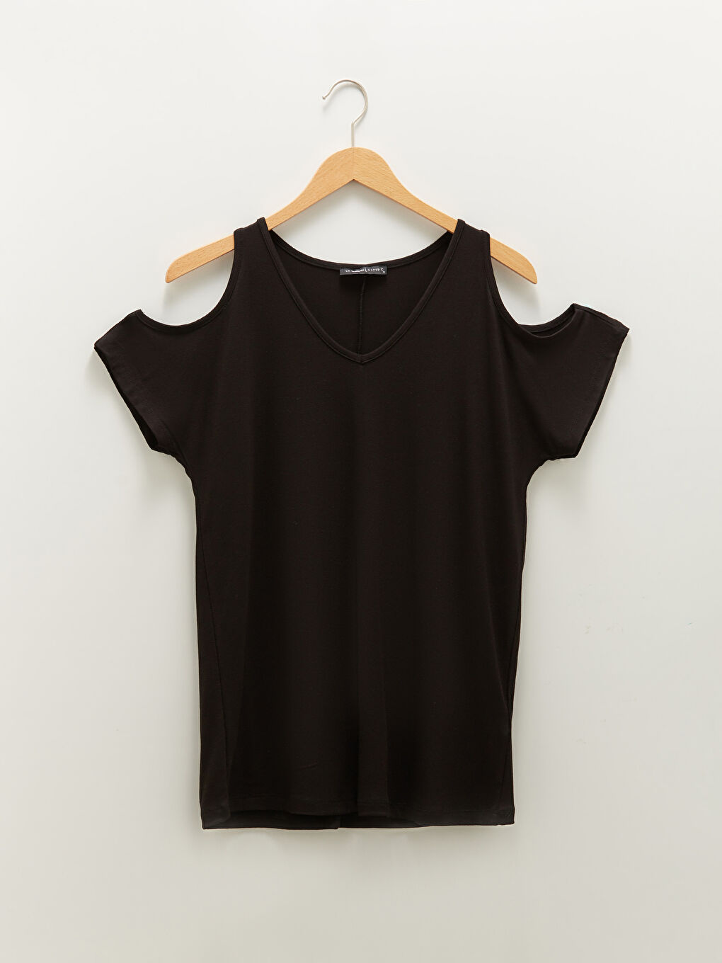 Siyah V Yaka Pencere Detaylı Kısa Kollu Kadın Tişört-5