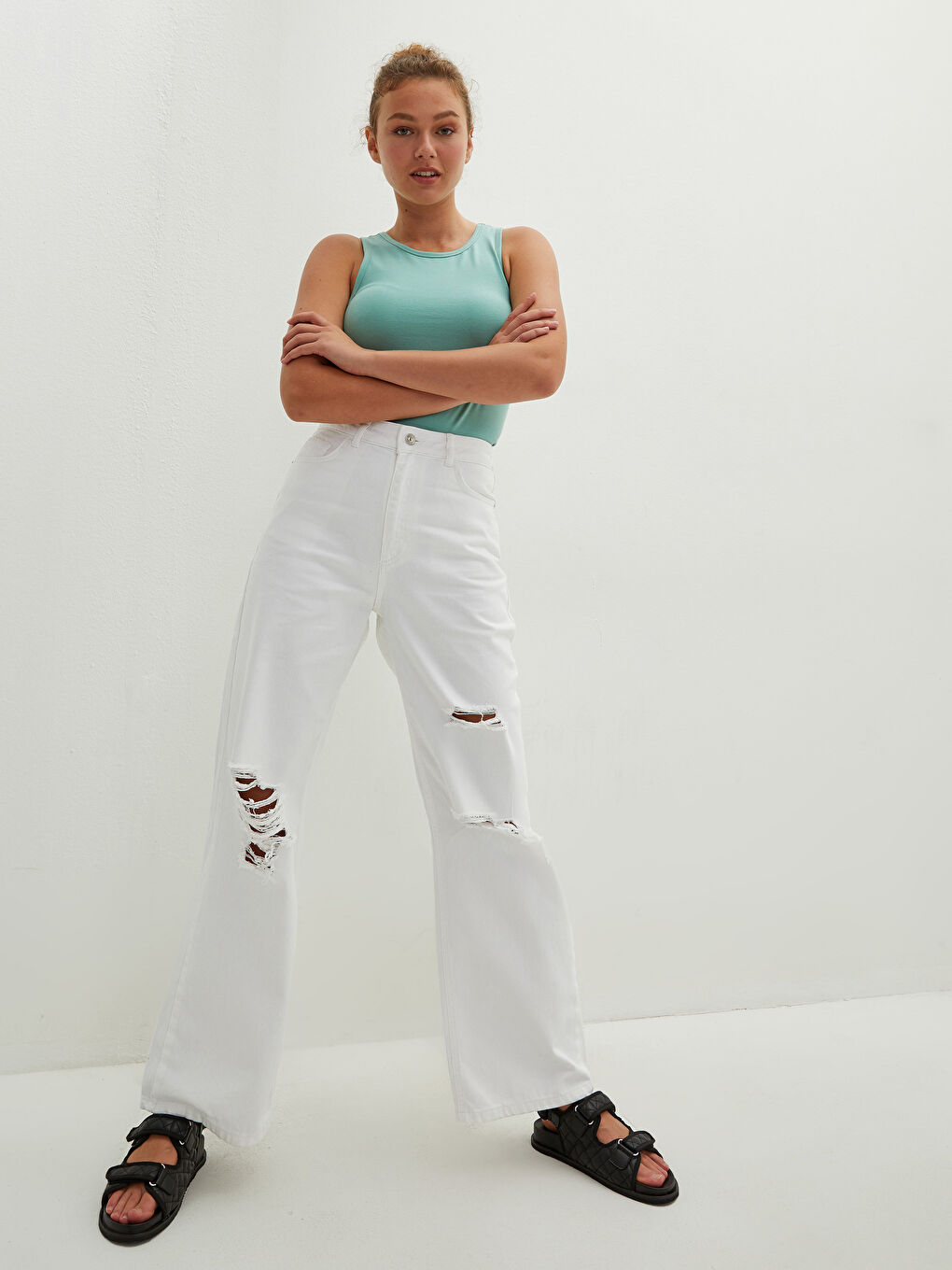 Beyaz Yüksek Bel Wideleg Yırtık Detaylı Kadın Rodeo Jean Pantolon-2
