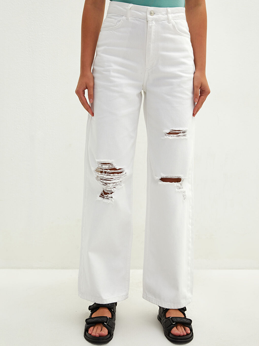 Beyaz Yüksek Bel Wideleg Yırtık Detaylı Kadın Rodeo Jean Pantolon-4