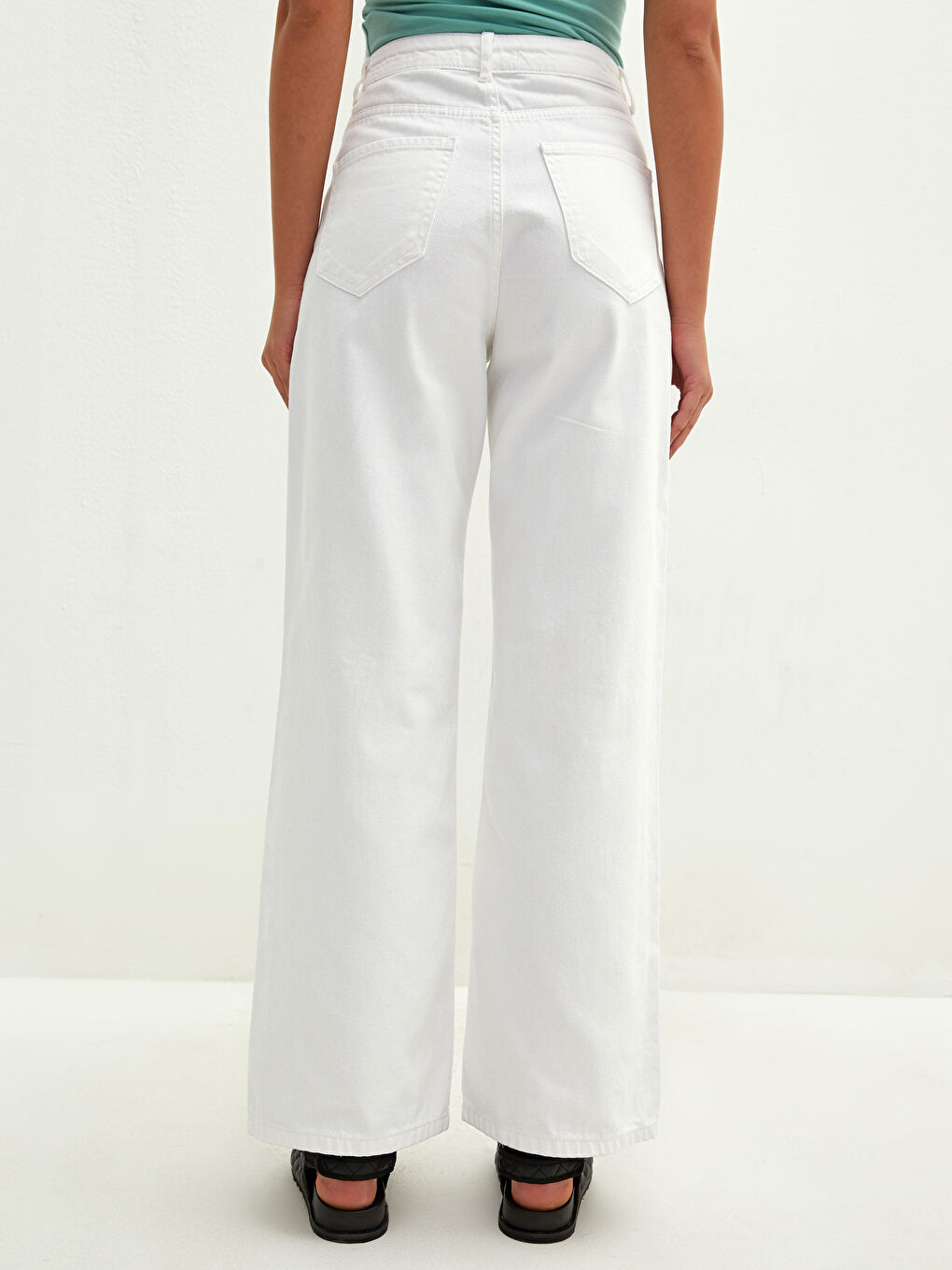 Beyaz Yüksek Bel Wideleg Yırtık Detaylı Kadın Rodeo Jean Pantolon-5