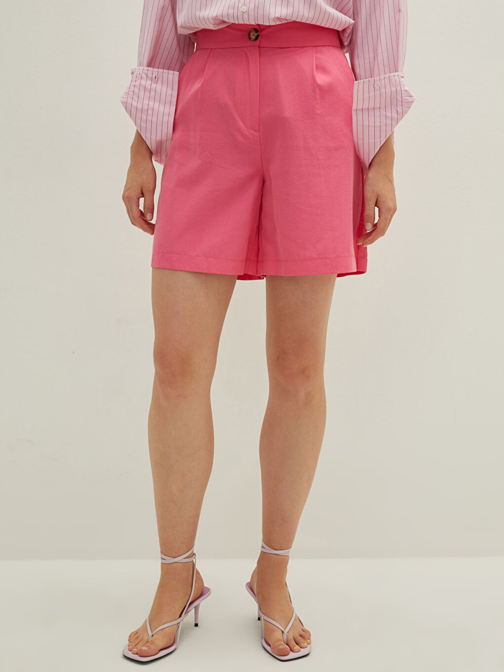 Pembe Yüksek Bel Bol Fit Cep Detaylı Kadın Bermuda Şort-2