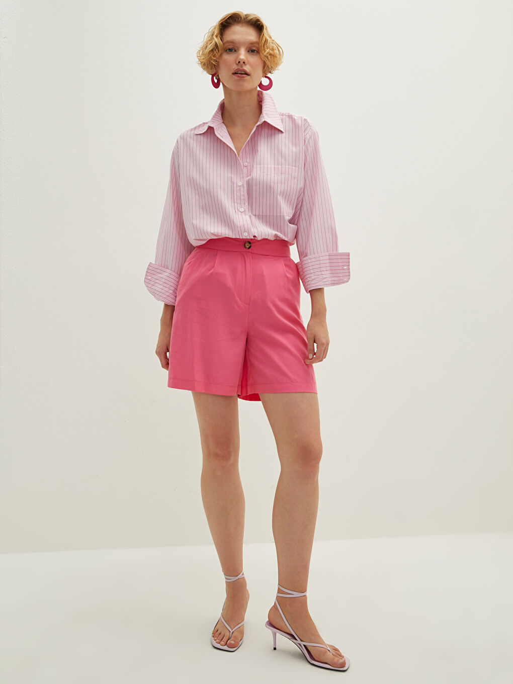 Pembe Yüksek Bel Bol Fit Cep Detaylı Kadın Bermuda Şort-1