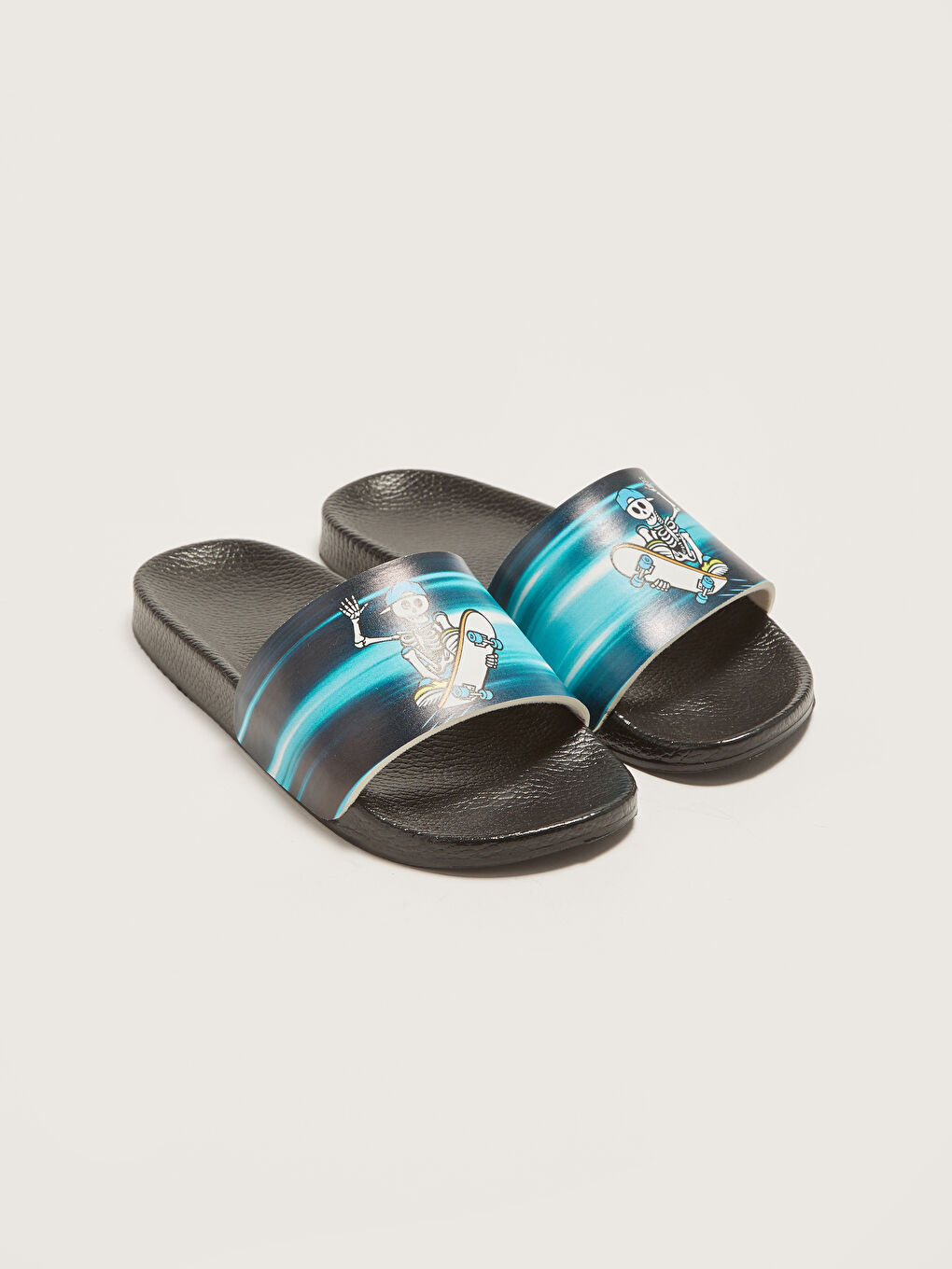 Siyah Baskılı Tek Bantlı Erkek Çocuk Terlik