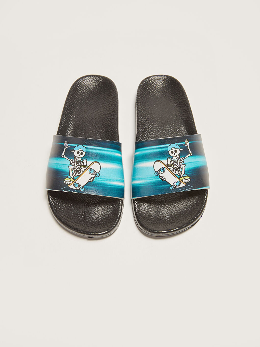 Siyah Baskılı Tek Bantlı Erkek Çocuk Terlik-1