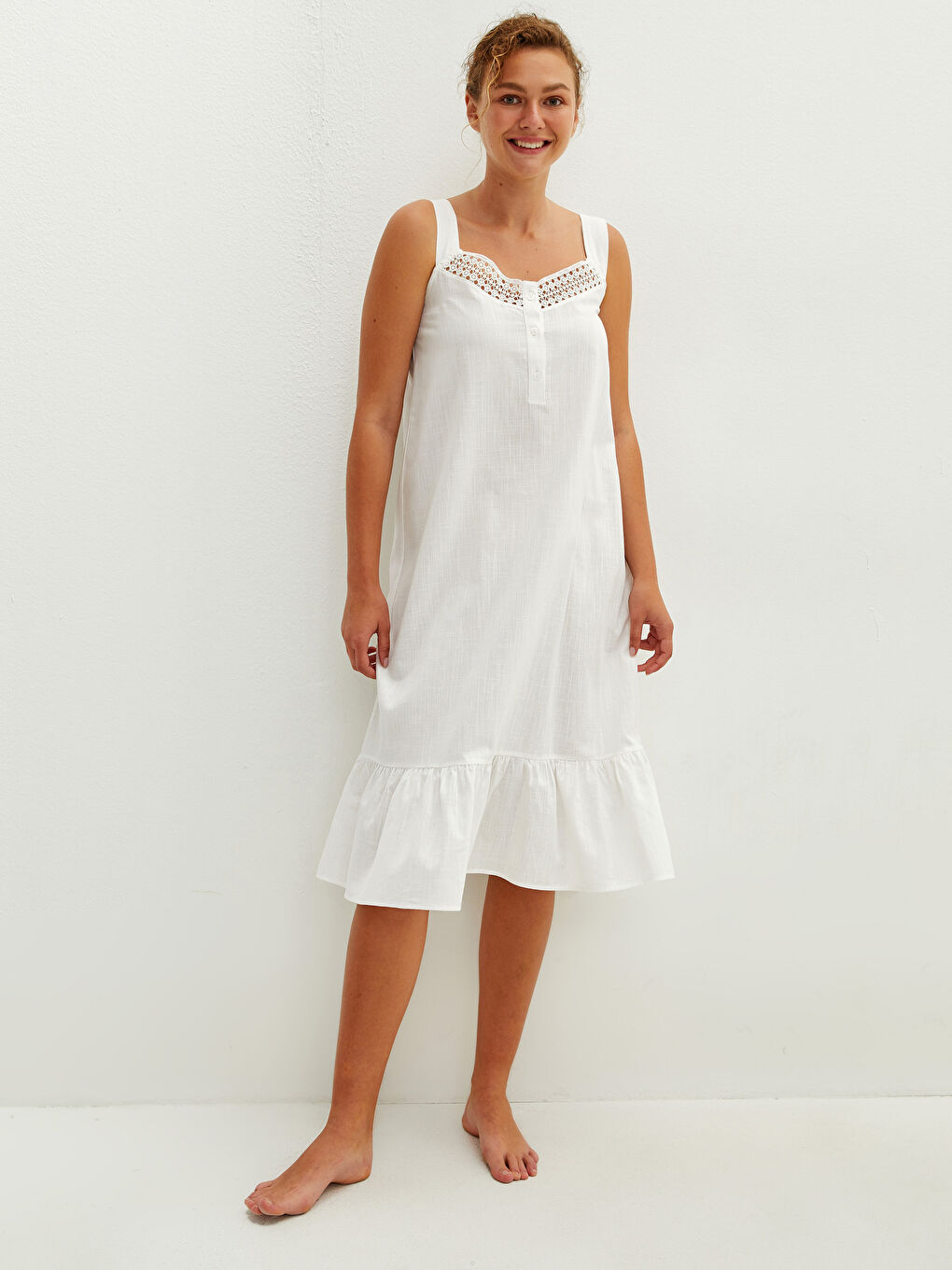 Ekru Kare Yaka Nakışlı Kolsuz Pamuklu Kadın Gecelik-1