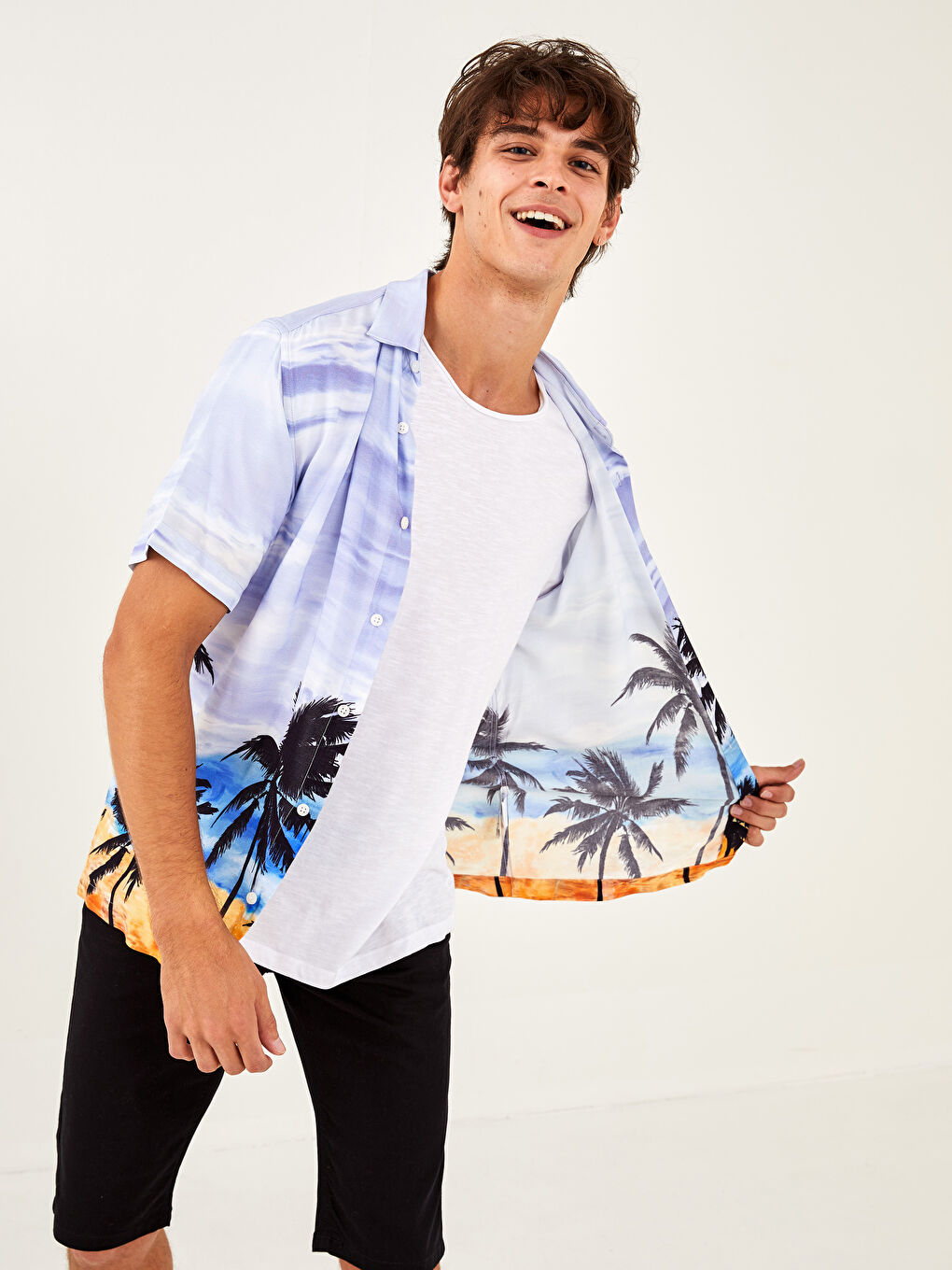 قميص فيسكوز مطبوع كم قصير عادي للرجال