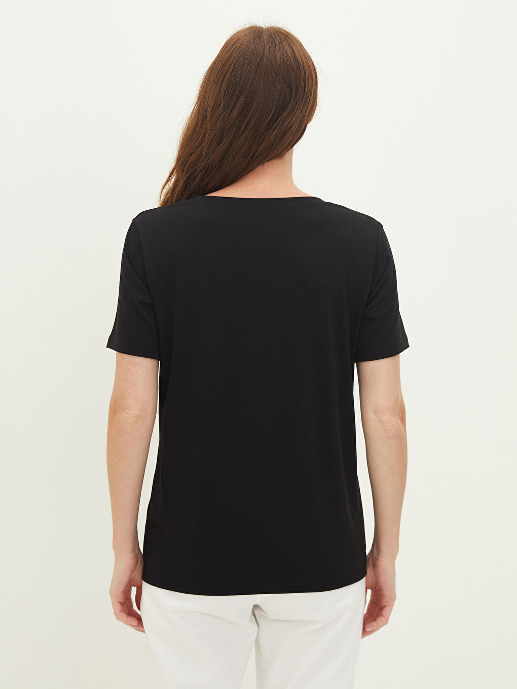 Siyah Bisiklet Yaka Payet İşlemeli Kısa Kollu Kadın Tişört-4