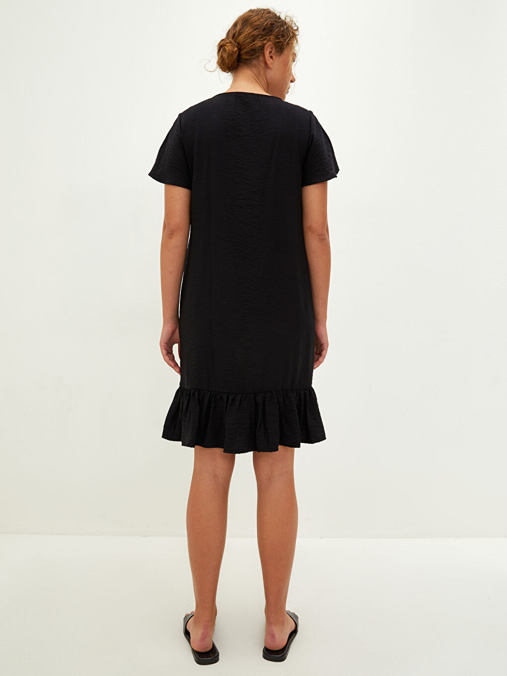 Siyah V Yaka Düz Kısa Kollu Kadın Elbise-4