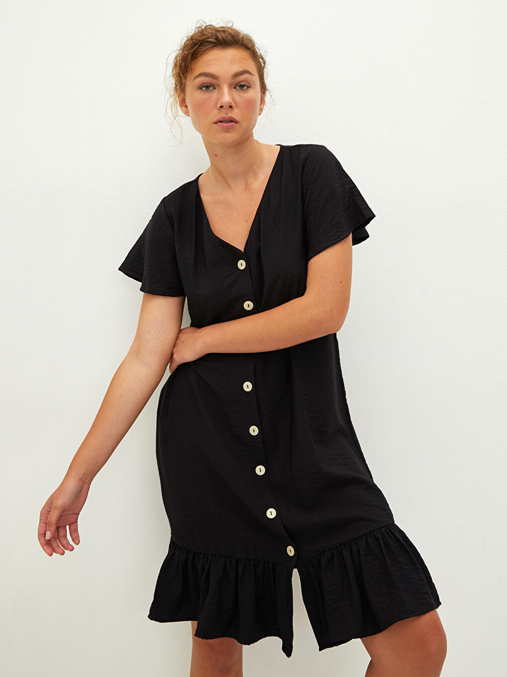 Siyah V Yaka Düz Kısa Kollu Kadın Elbise-1