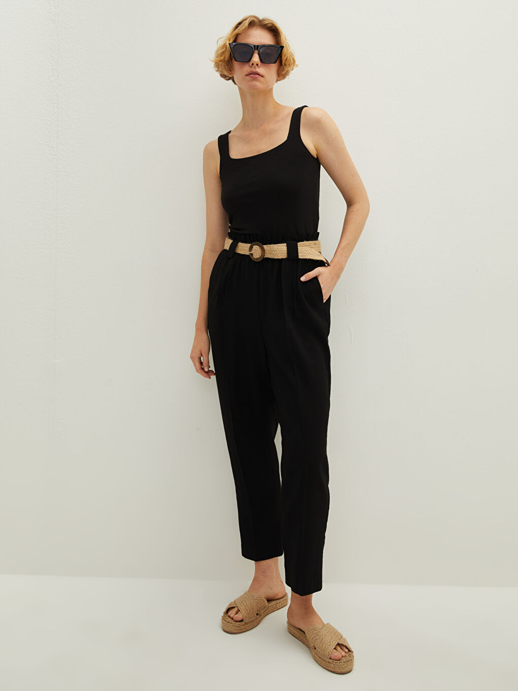 Siyah Yüksek Bel Bol Fit Kemer Detaylı Kadın Pantolon-1