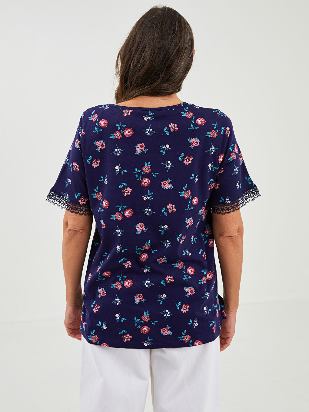 Lacivert Bisiklet Yaka Çiçekli Kısa Kollu Pamuklu Kadın Bluz-3