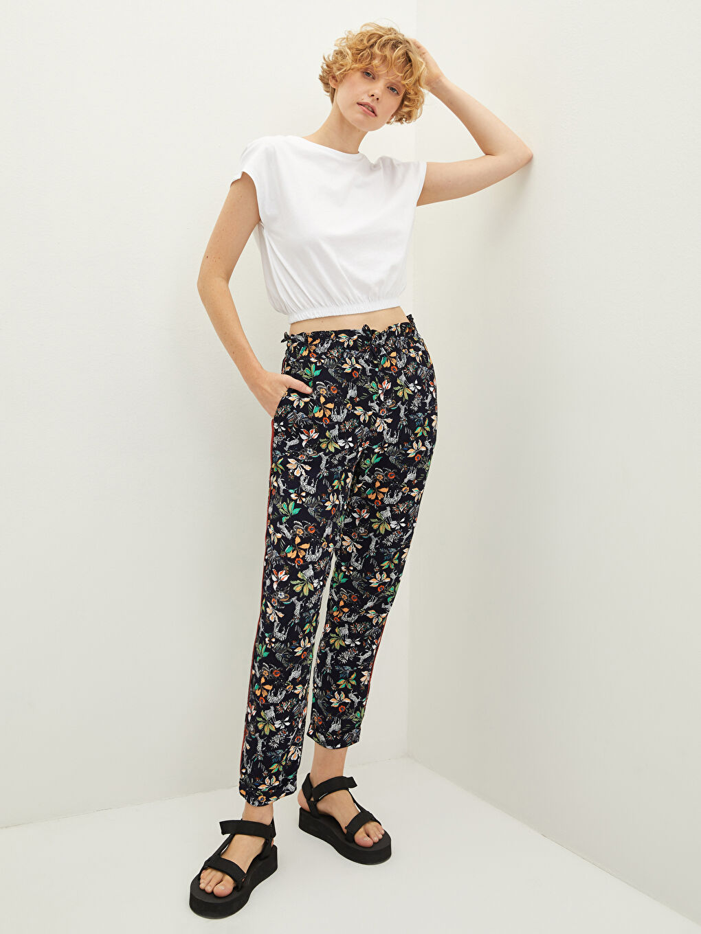 Lacivert Beli Lastikli Desenli Cep Detaylı Viskon Kadın Pantolon-1