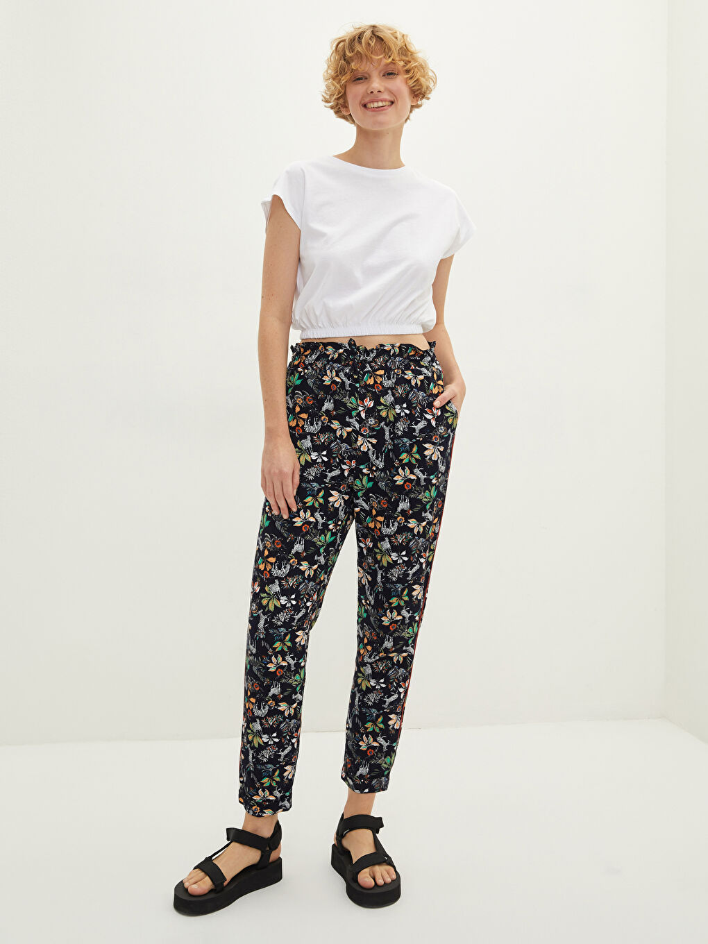 Lacivert Beli Lastikli Desenli Cep Detaylı Viskon Kadın Pantolon-2