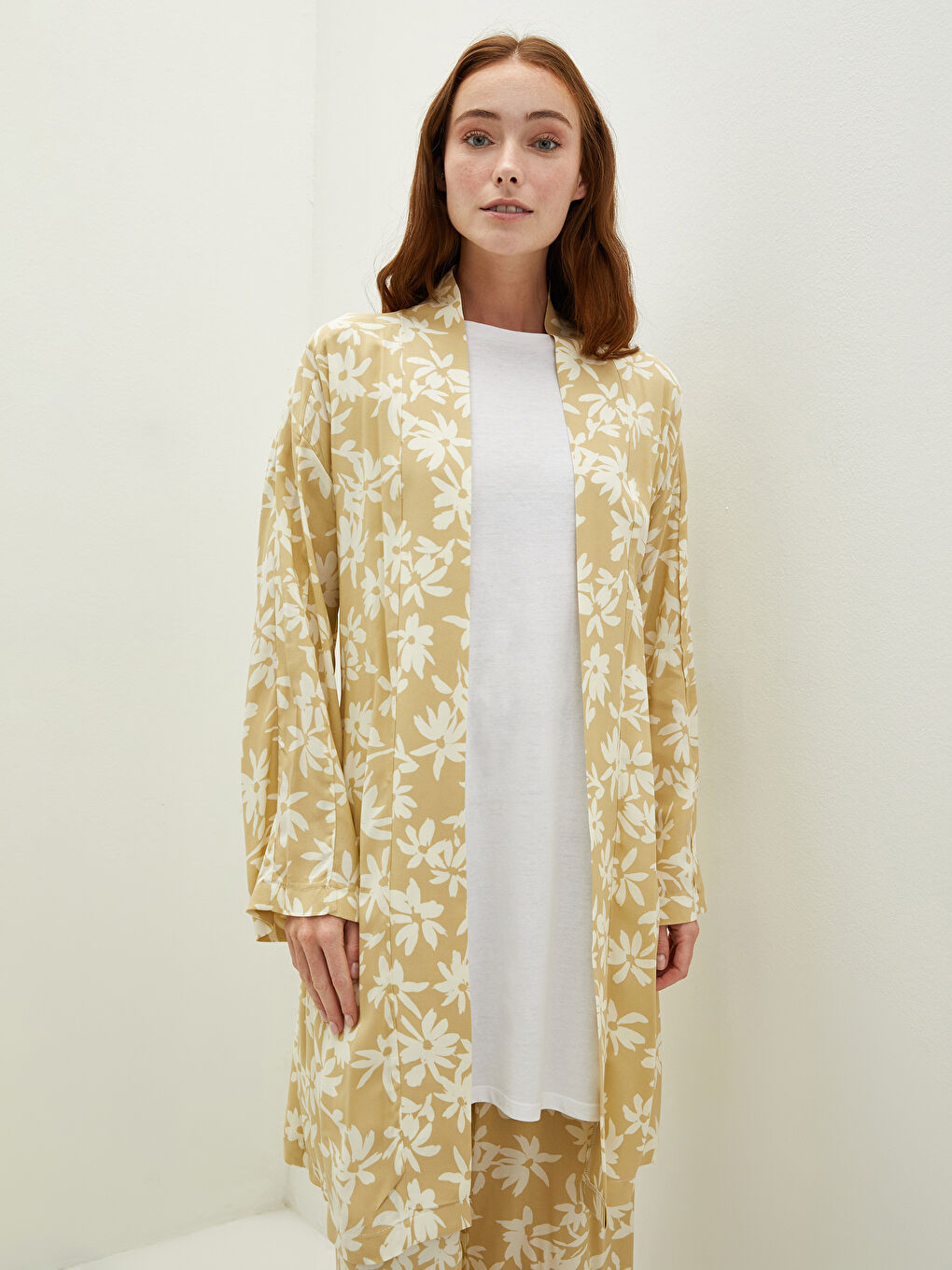 LCW Modest Sari Şal Yaka Çiçekli Uzun Kollu Oversize Viskon Kadın Kimono - 2