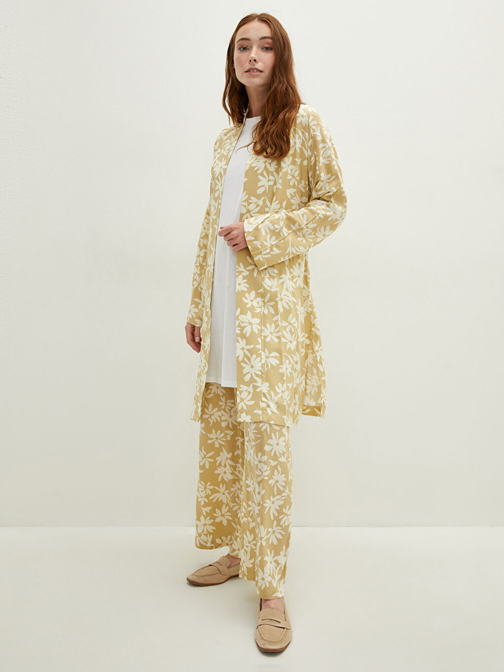 LCW Modest Sari Şal Yaka Çiçekli Uzun Kollu Oversize Viskon Kadın Kimono - 3