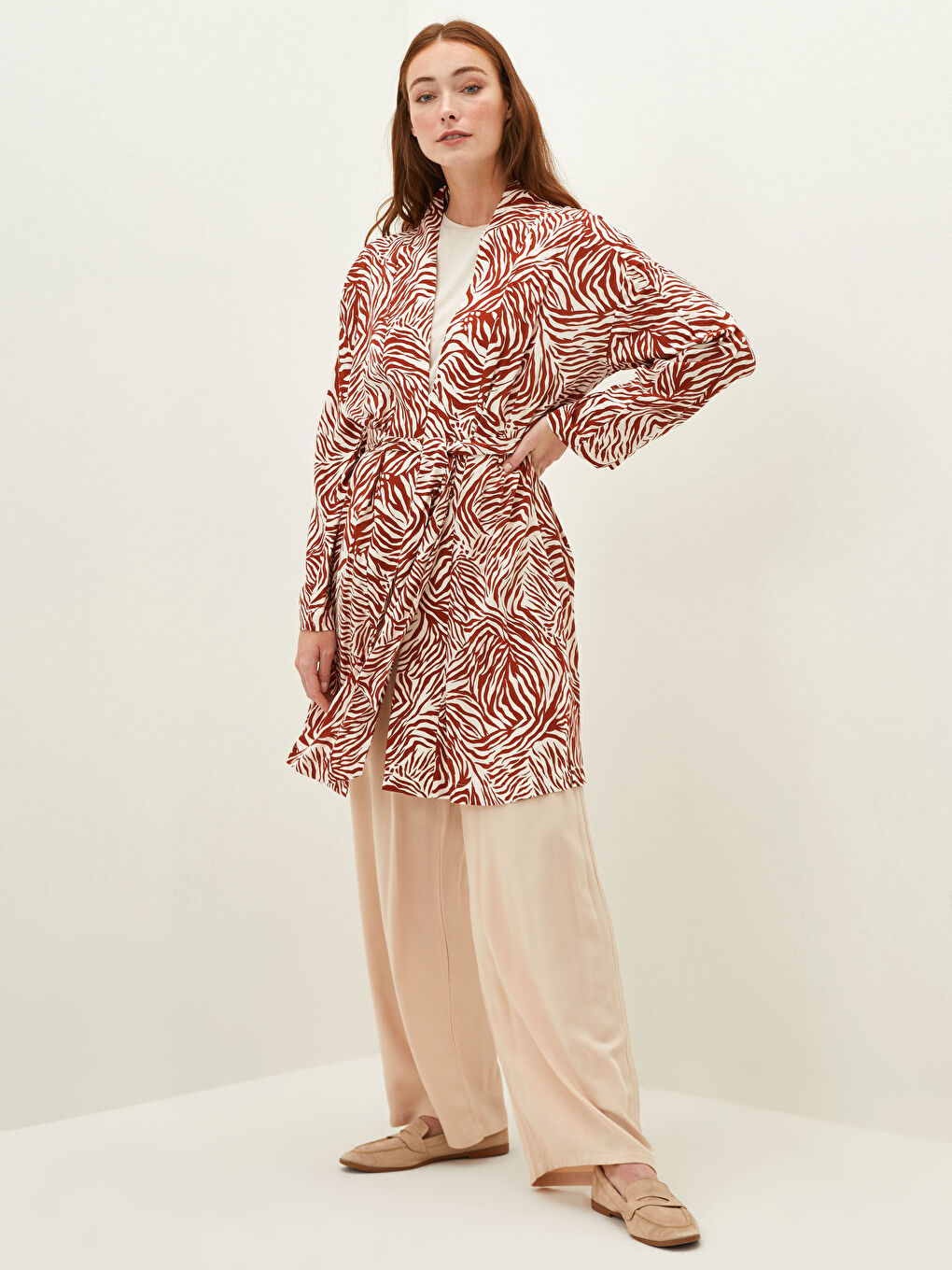 Kimono pour Femmes en Viscose Surdimensionné à Motifs à Manches Longues avec Col Châle-2