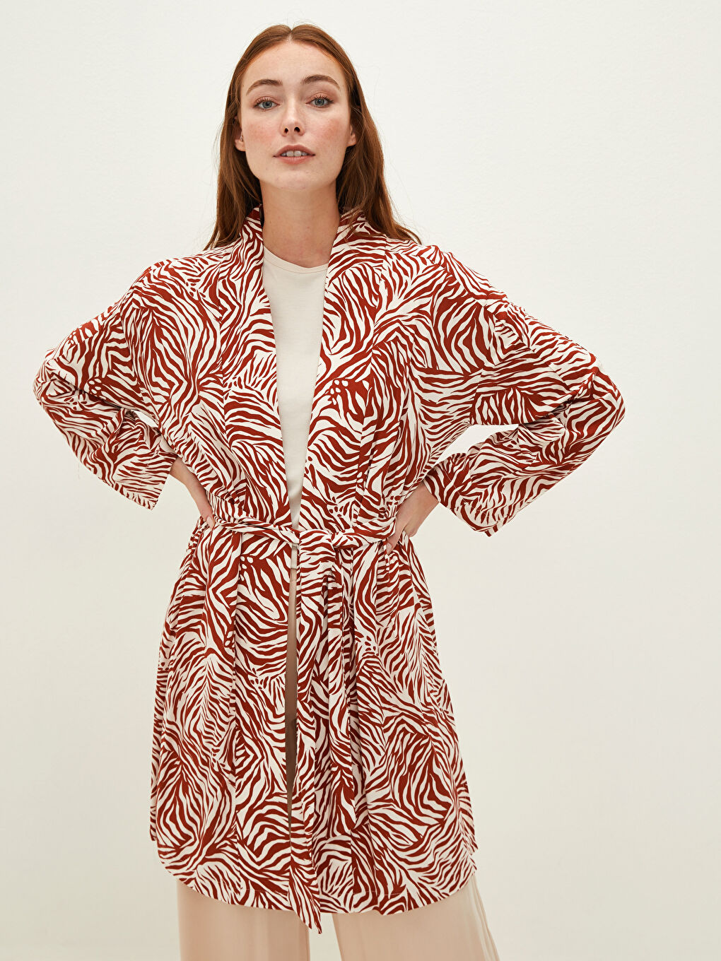 Kimono pour Femmes en Viscose Surdimensionné à Motifs à Manches Longues avec Col Châle-1