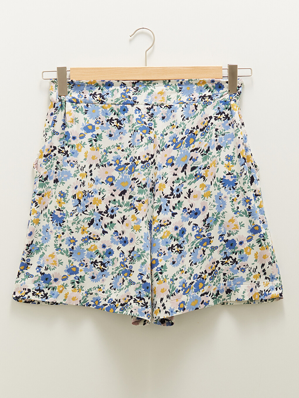 Shorts pour Femmes en Viscose à Taille Élastique avec Motifs et Détails de Poches-5