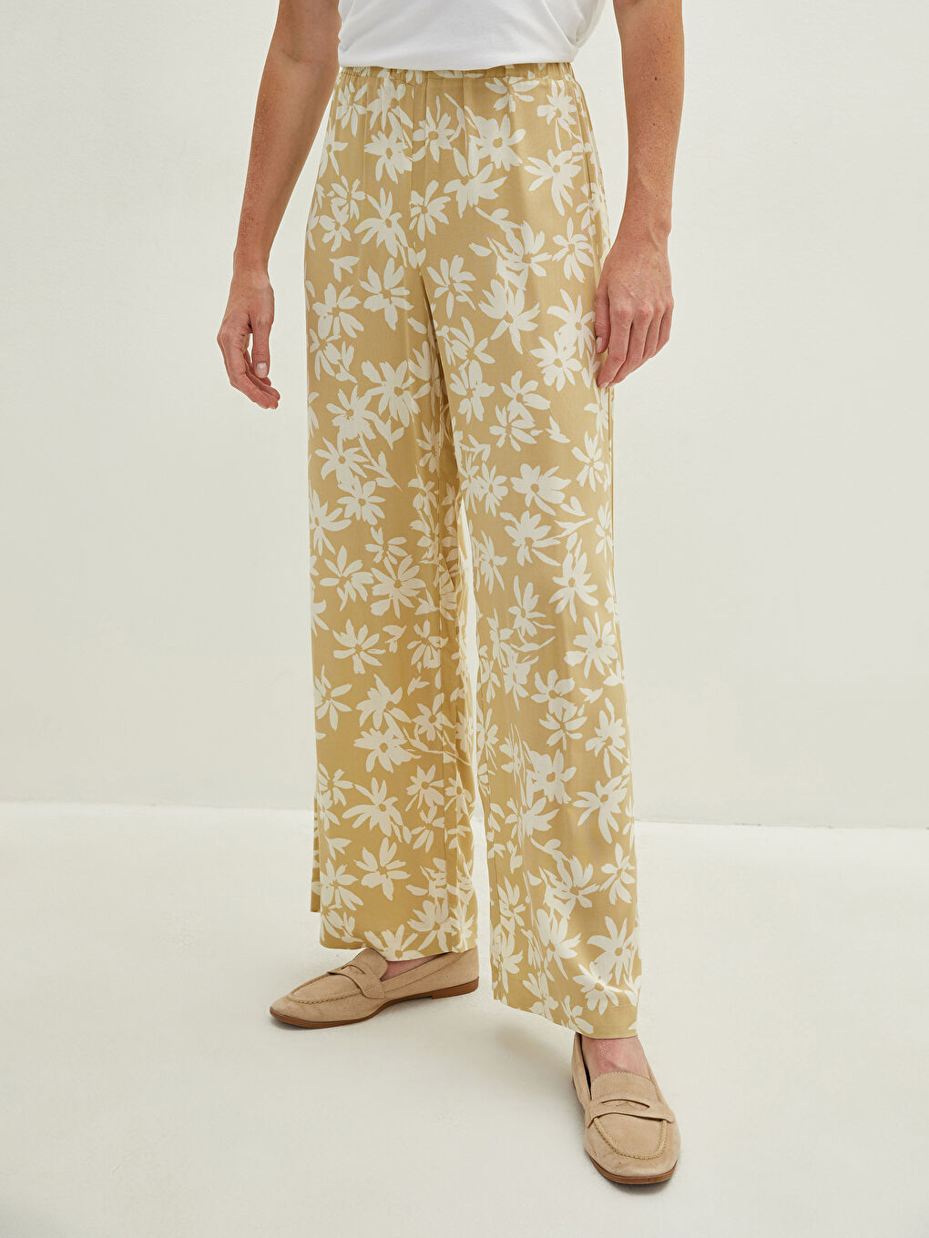 Kahverengi Beli Lastikli Rahat Kalıp Desenli Viskon Kadın Pantolon-3