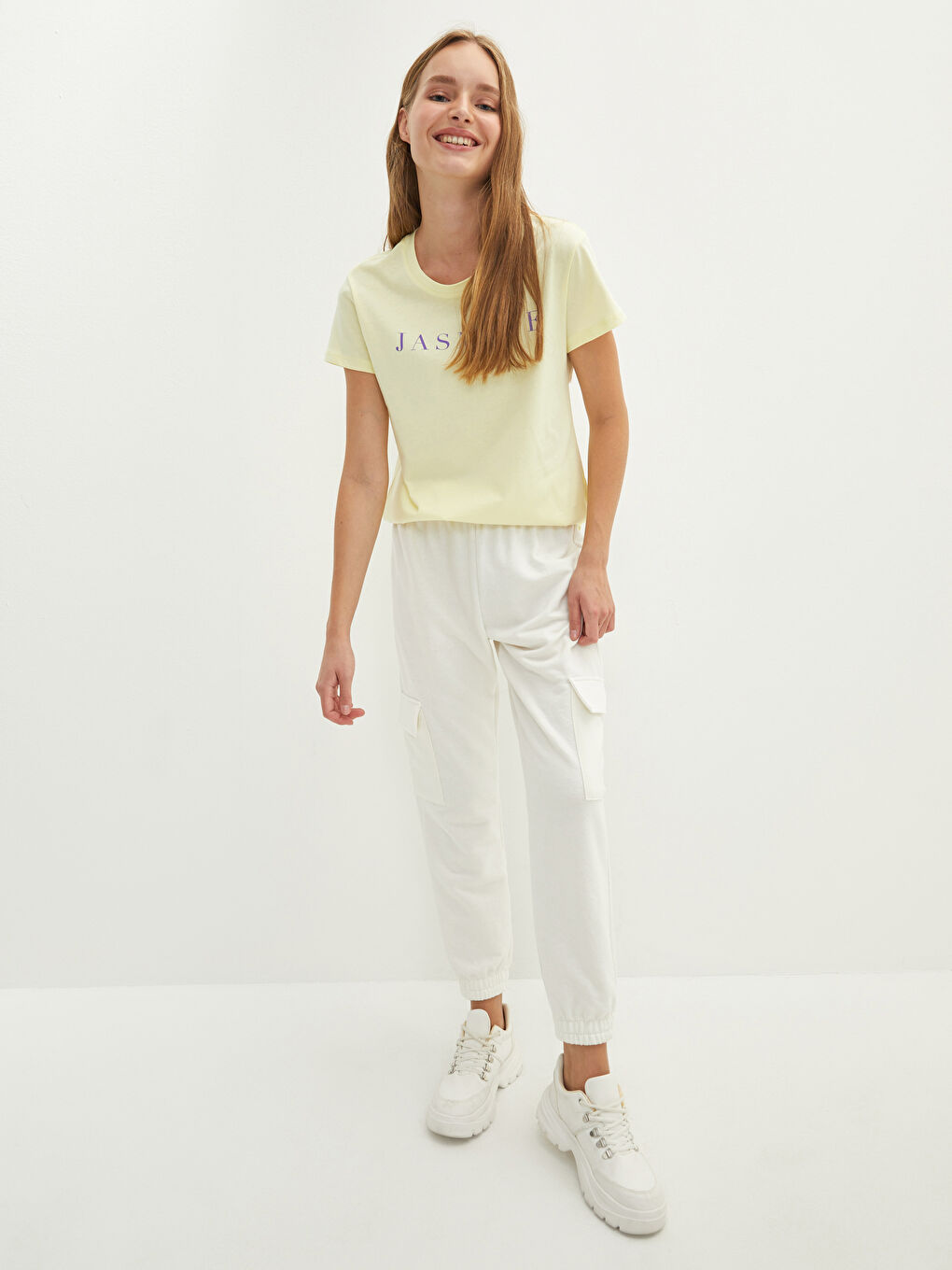 تيشيرت قطن كم قصير مطبوع بياقة دائرية للسيدات برسمة ياسمين-3