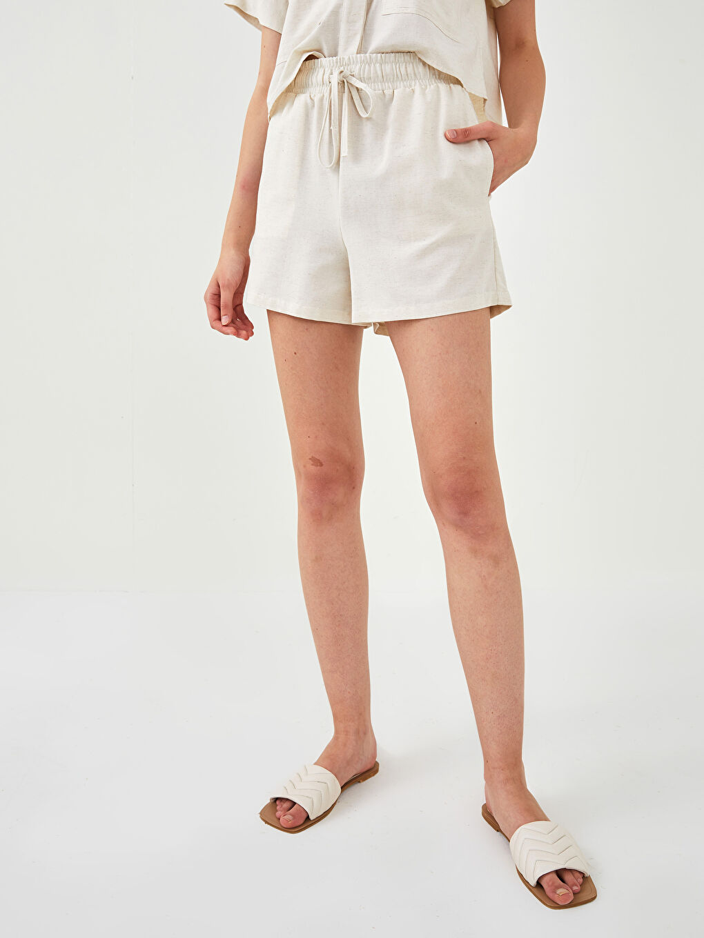 Elastic Waist Plain Pocket Detailed Canvas Fabric Women's Shorts-10