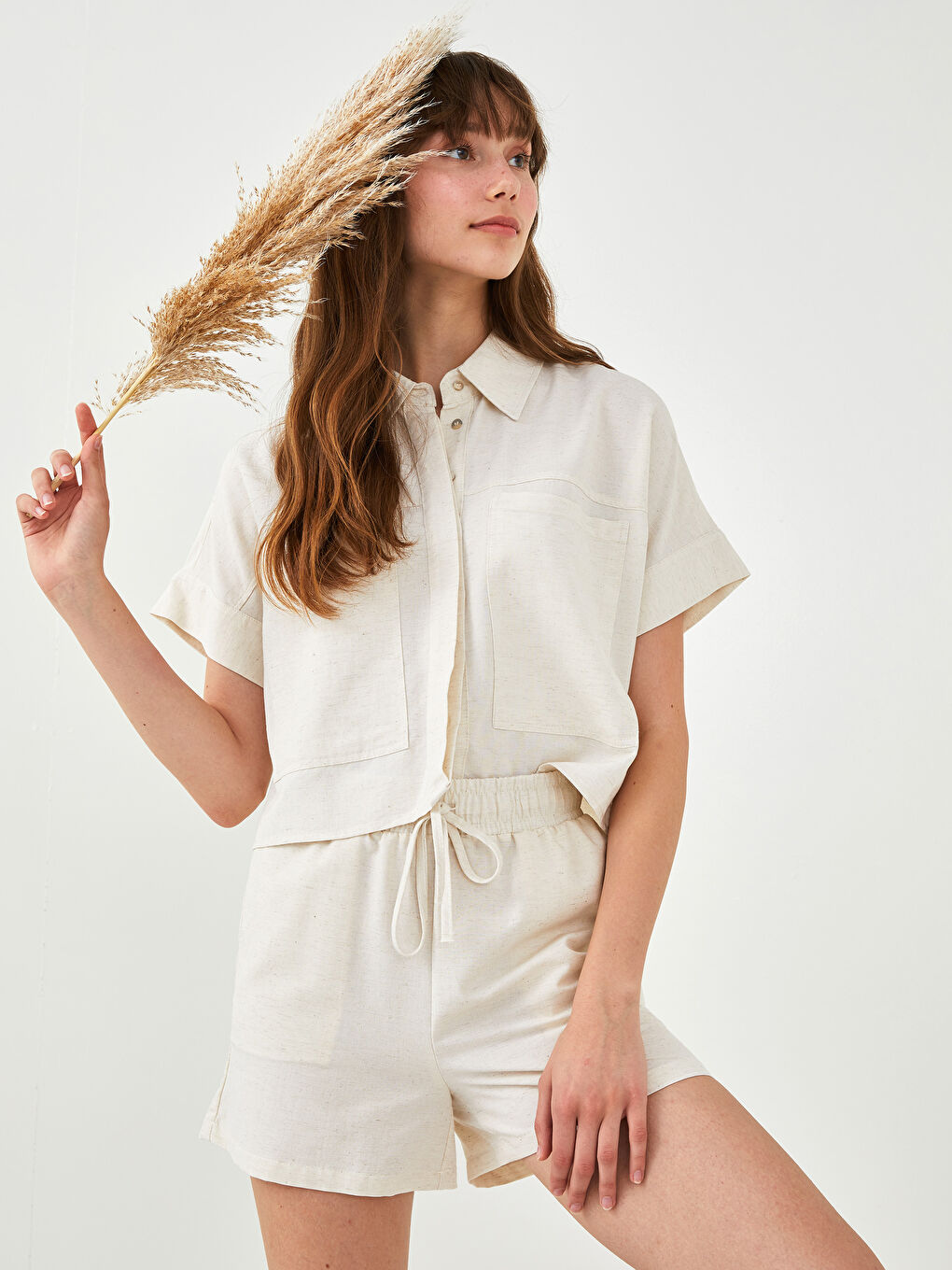 Elastic Waist Plain Pocket Detailed Canvas Fabric Women's Shorts-4