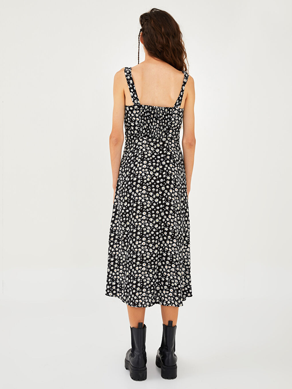 Siyah Kare Yaka Askılı Çiçekli Viskon Kadın Elbise-4