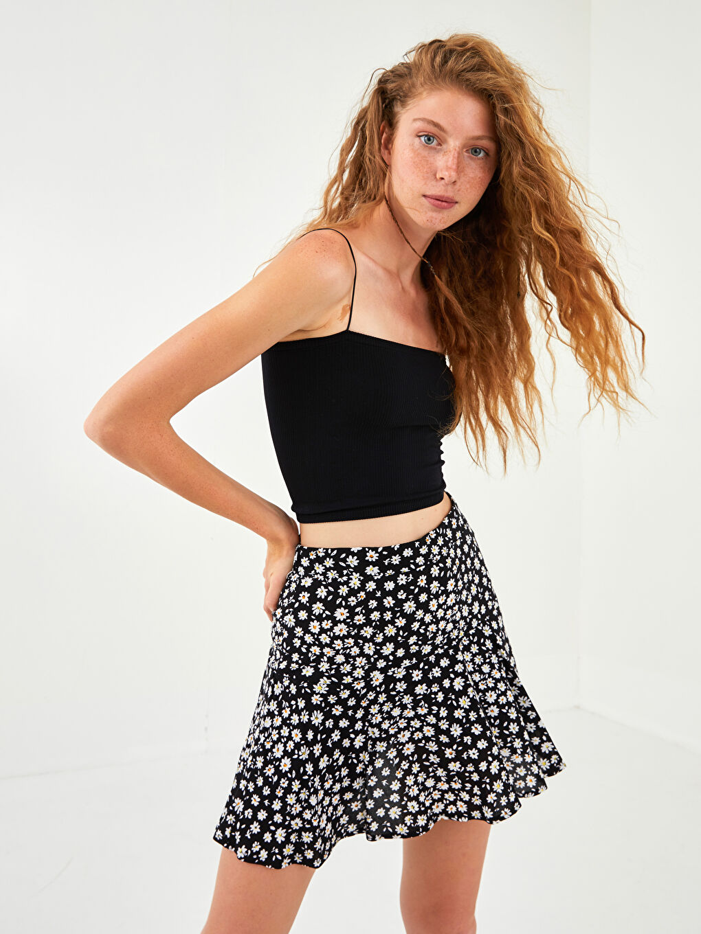 تنورة قصيرة بخصر مطاطي بنقشة زهور من قماش مغربي للسيدات-1