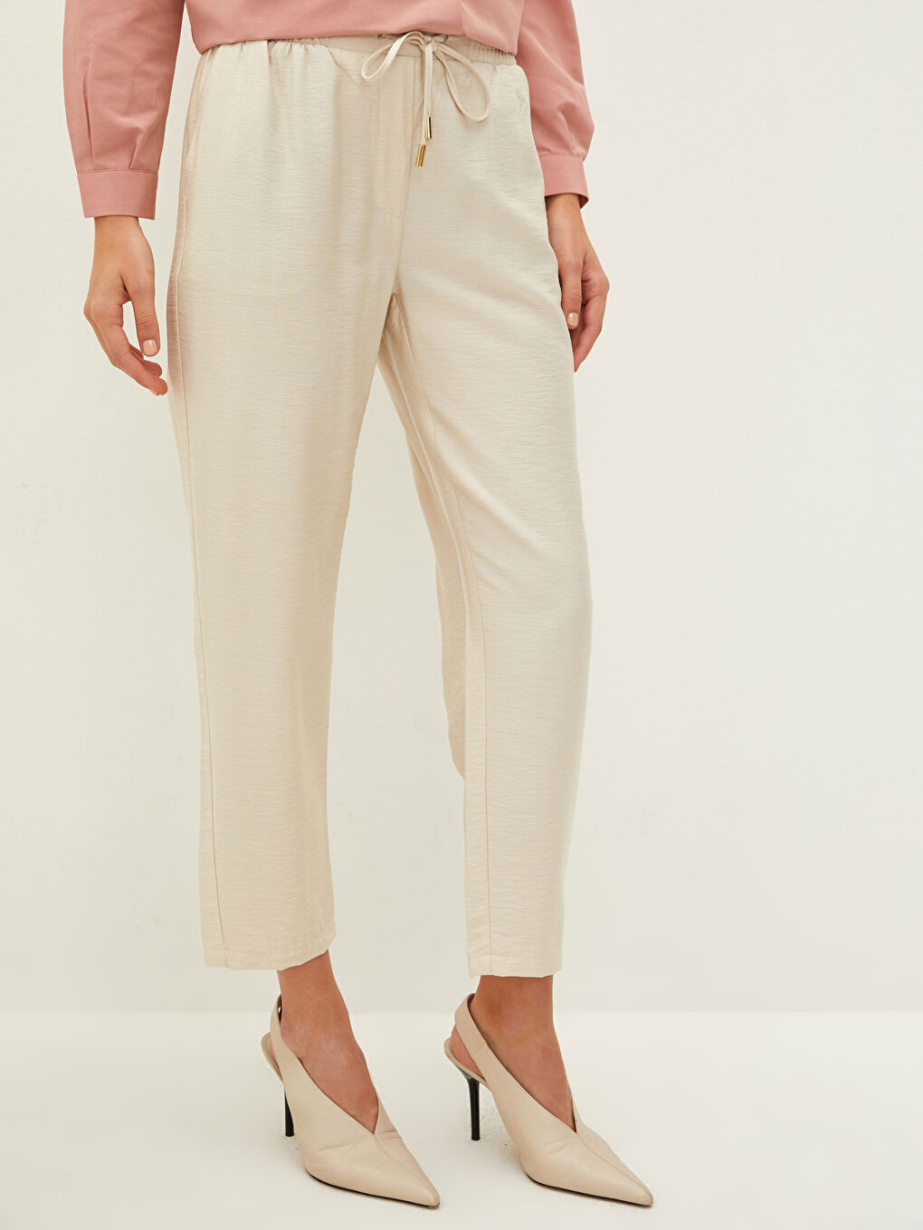Bej Beli Lastikli Bol Fit Cep Detaylı Kadın Pantolon-2