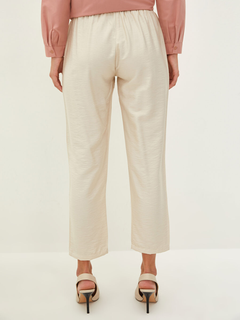 Bej Beli Lastikli Bol Fit Cep Detaylı Kadın Pantolon-3