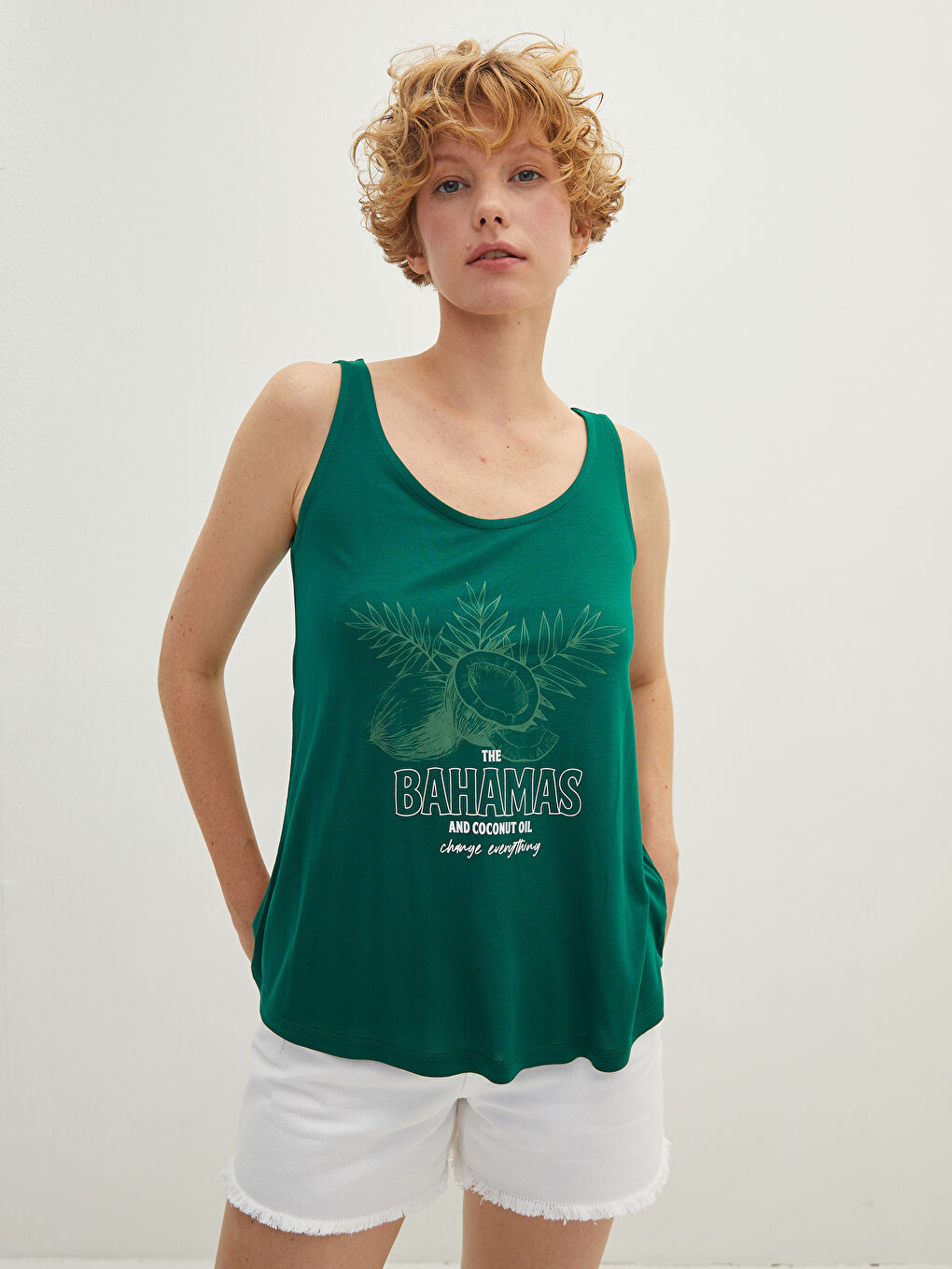 Top majica sa U izrezom, bretelama i štampom od viskoze za žene