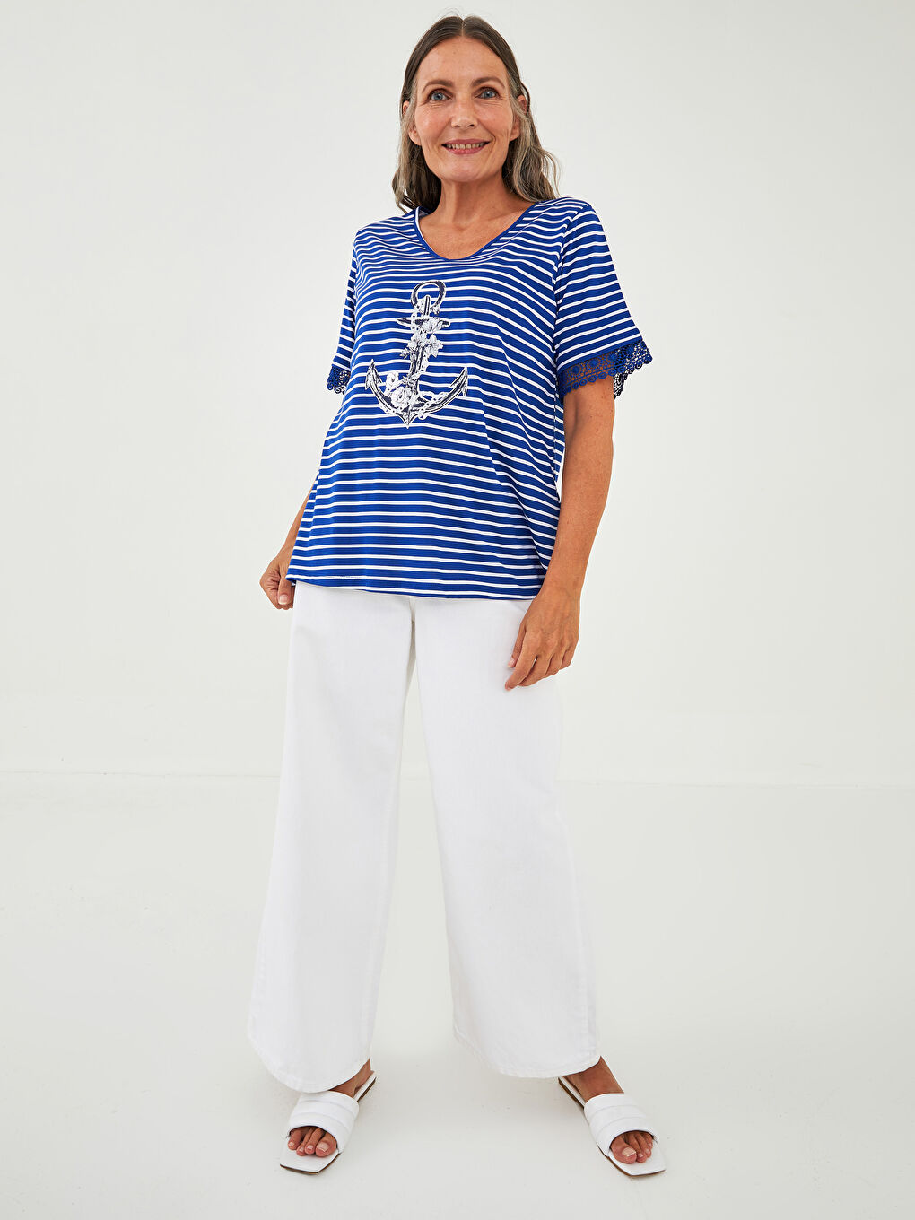 Lacivert V Yaka Nakışlı Kısa Kollu Pamuklu Kadın Bluz