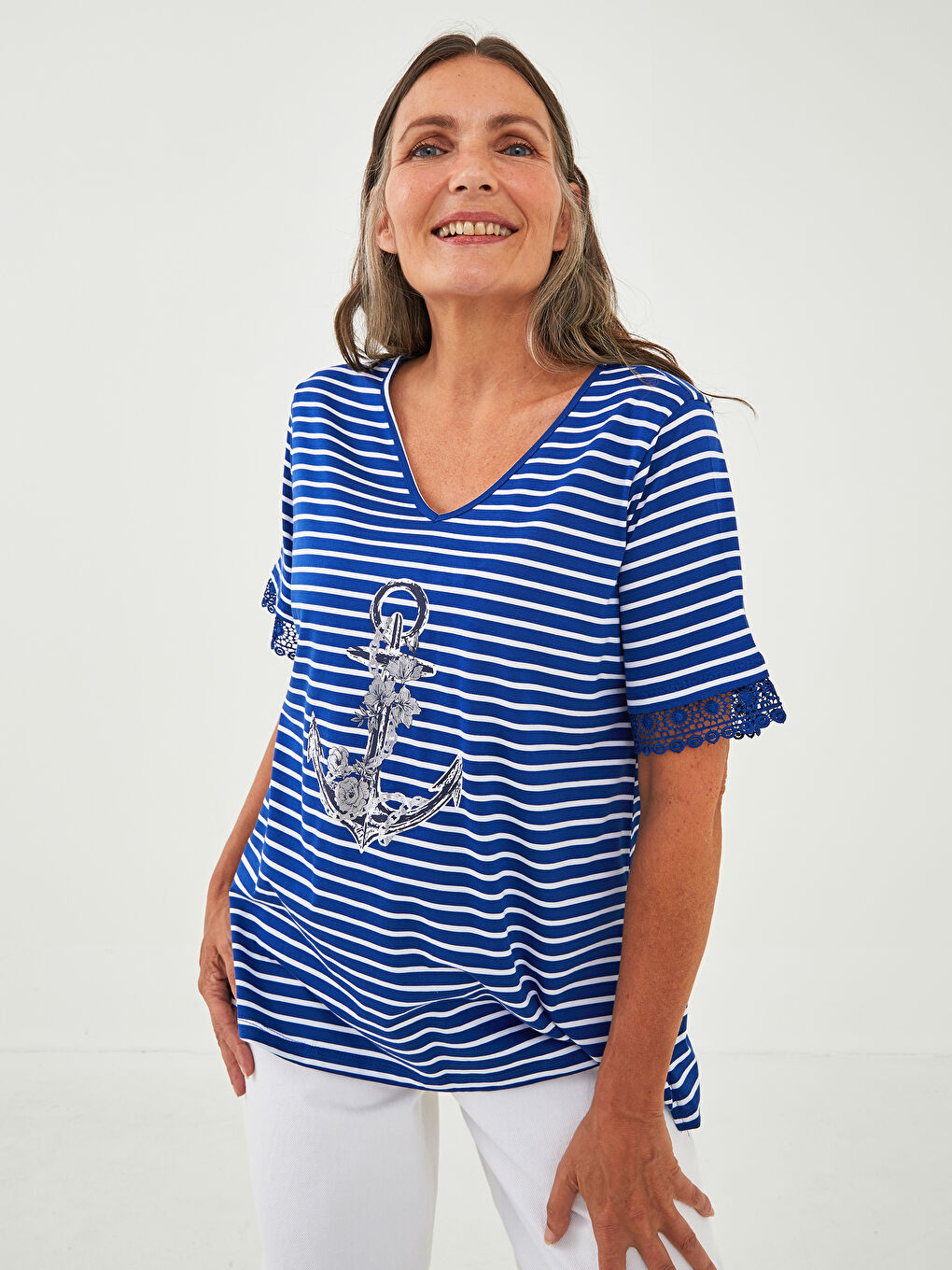 Lacivert V Yaka Nakışlı Kısa Kollu Pamuklu Kadın Bluz-2