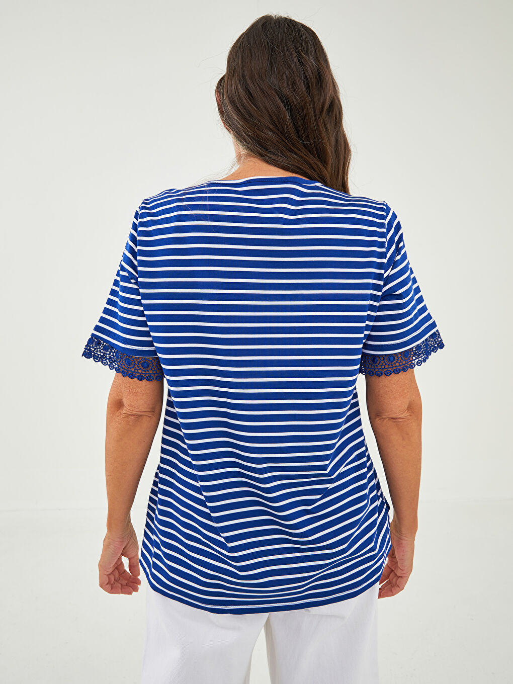 Lacivert V Yaka Nakışlı Kısa Kollu Pamuklu Kadın Bluz-4