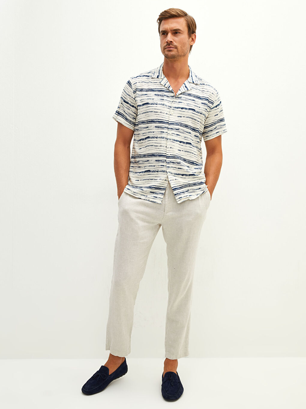 Beyaz Slim Fit Kısa Kollu Desenli Viskon Erkek Gömlek-2