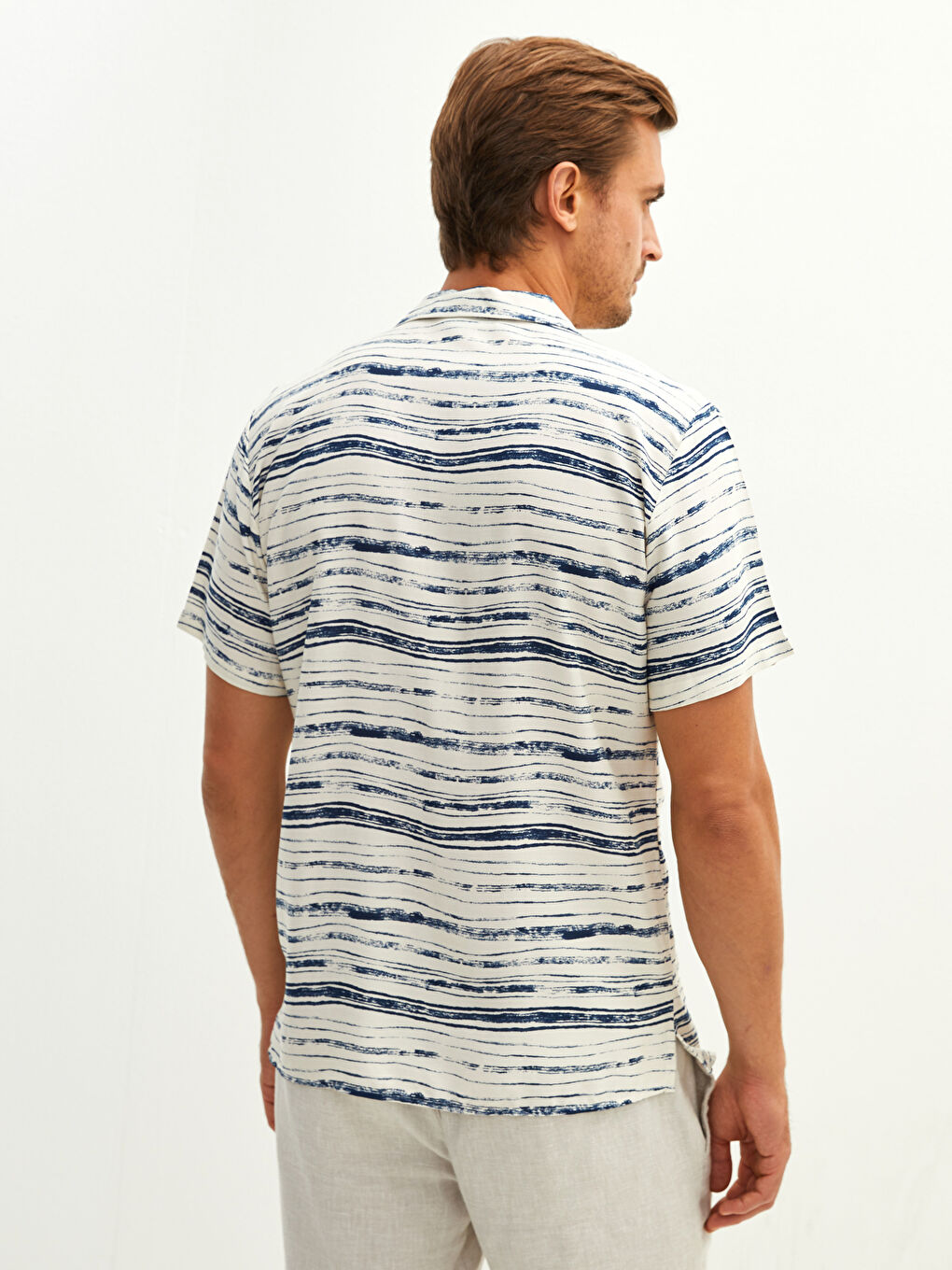 Beyaz Slim Fit Kısa Kollu Desenli Viskon Erkek Gömlek-4