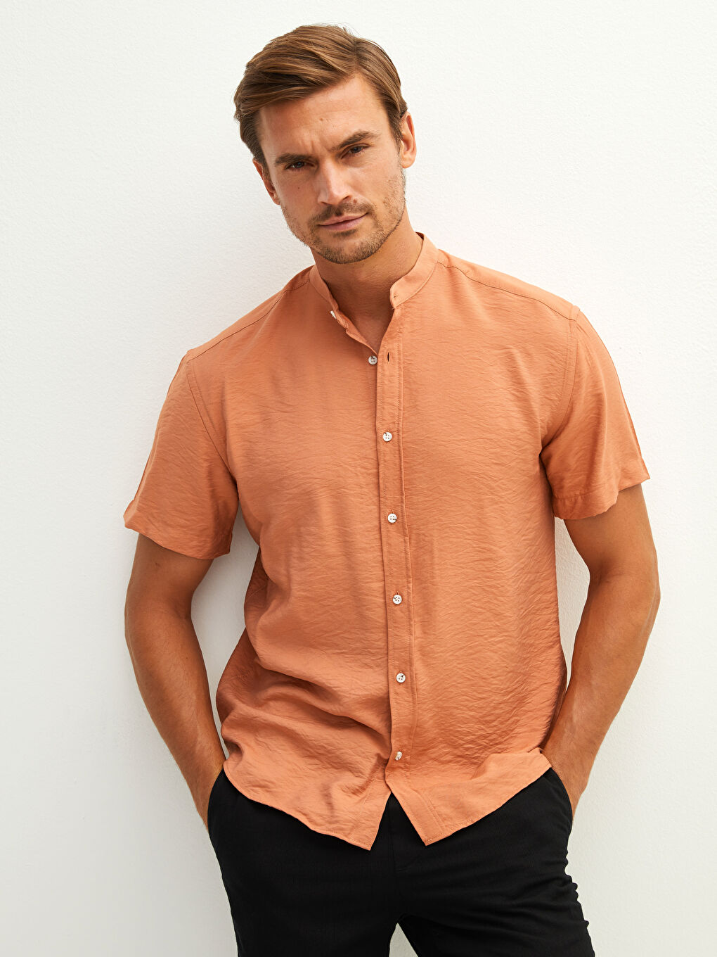 Pembe Slim Fit Hakim Yaka Kısa Kollu Erkek Gömlek-1