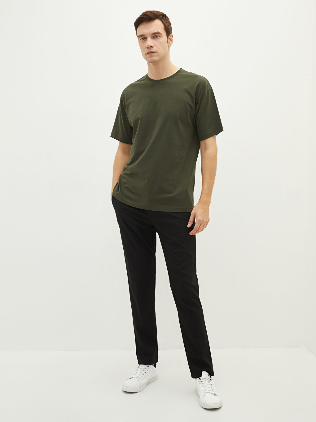 T-shirt Basique à Manches Courtes et Col Rond pour Hommes-2