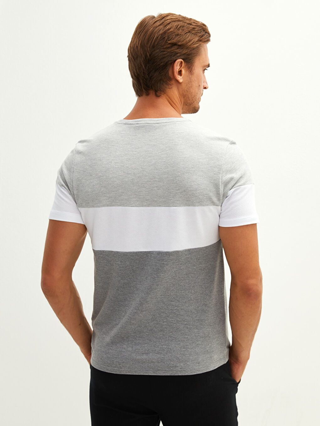 Gri Bisiklet Yaka Kısa Kollu Renk Bloklu Erkek Tişört-4