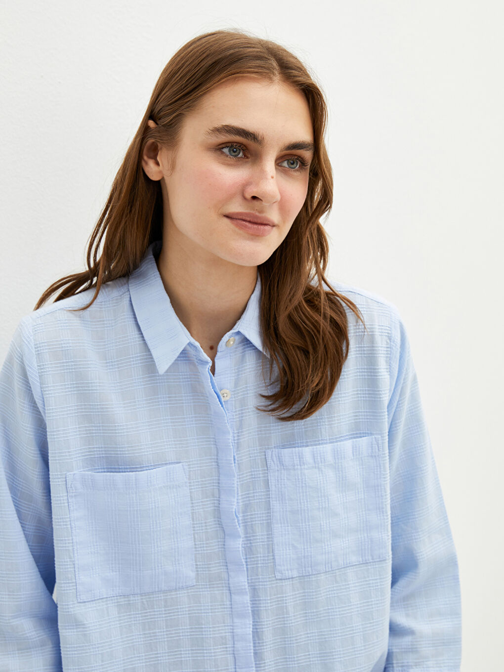 Mavi Gizli Düğme Kapamalı Çizgili Cep Detaylı Uzun Kollu Poplin Kadın Gömlek-3