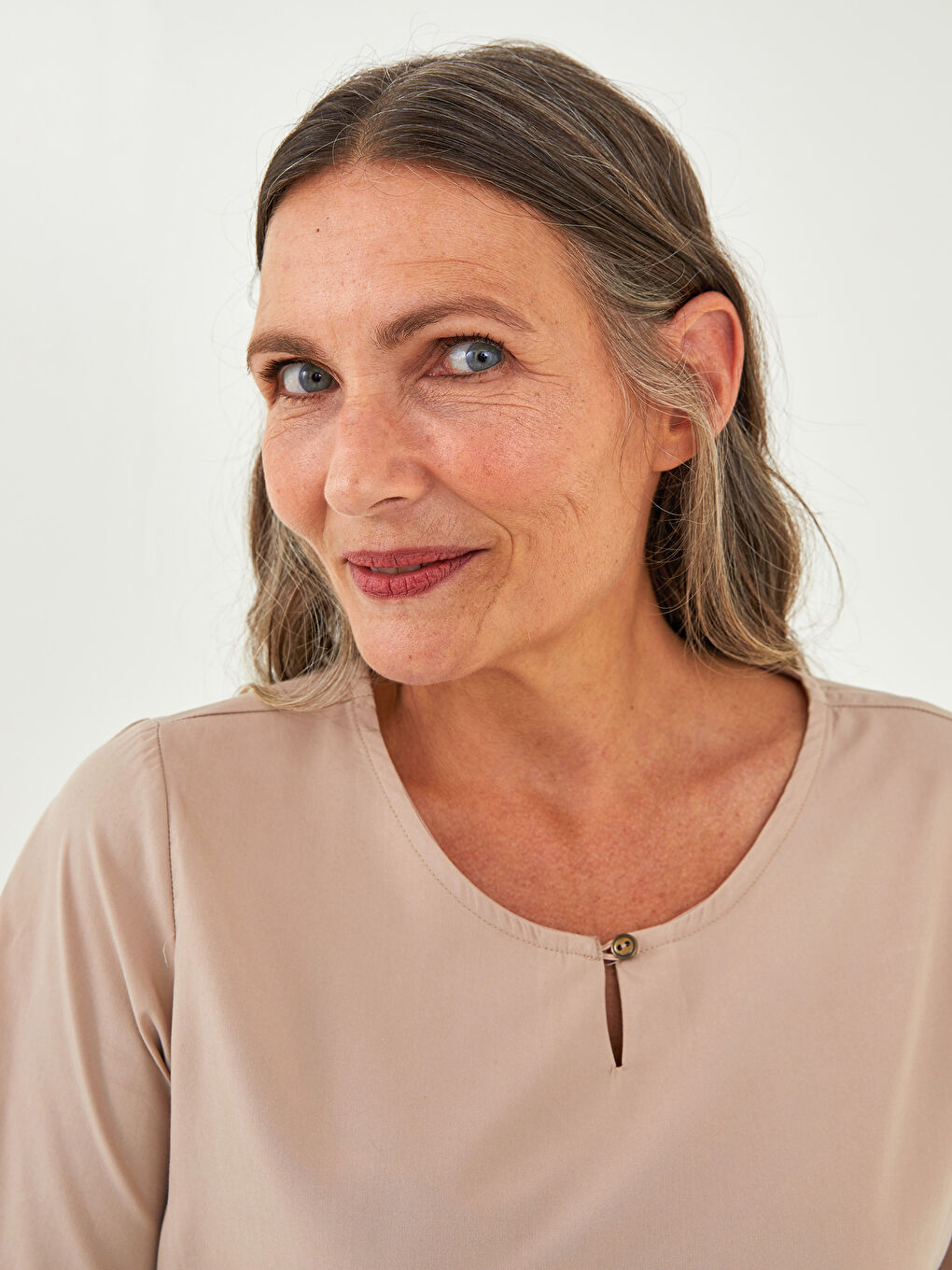 Crew Neck Plain Short Sleeve Women's Blouse-2