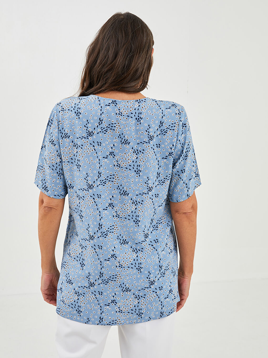 Mavi V Yaka Desenli Kısa Kollu Viskon Kadın Bluz-3
