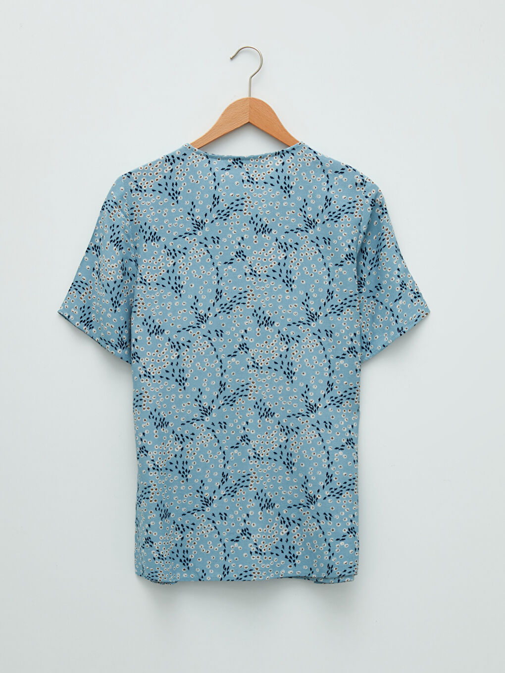 Mavi V Yaka Desenli Kısa Kollu Viskon Kadın Bluz-5