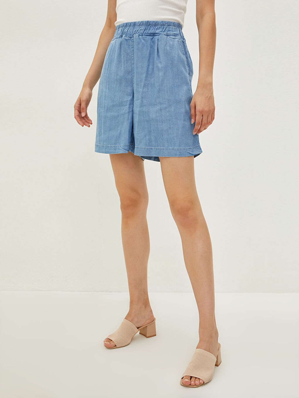 Short Bermuda en Jean pour Femmes à Taille Élastique et Poches Plates Détaillées-3