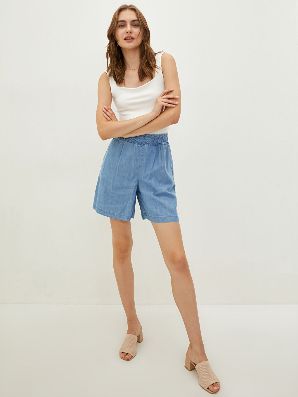 Short Bermuda en Jean pour Femmes à Taille Élastique et Poches Plates Détaillées