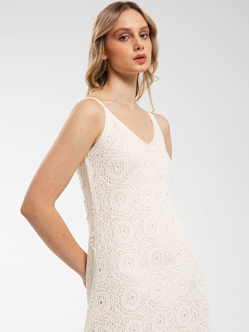 Beyaz AVRILE Askılı V Yaka Motif Ajurlu Ponpon Detaylı Kadın Triko Elbise-1