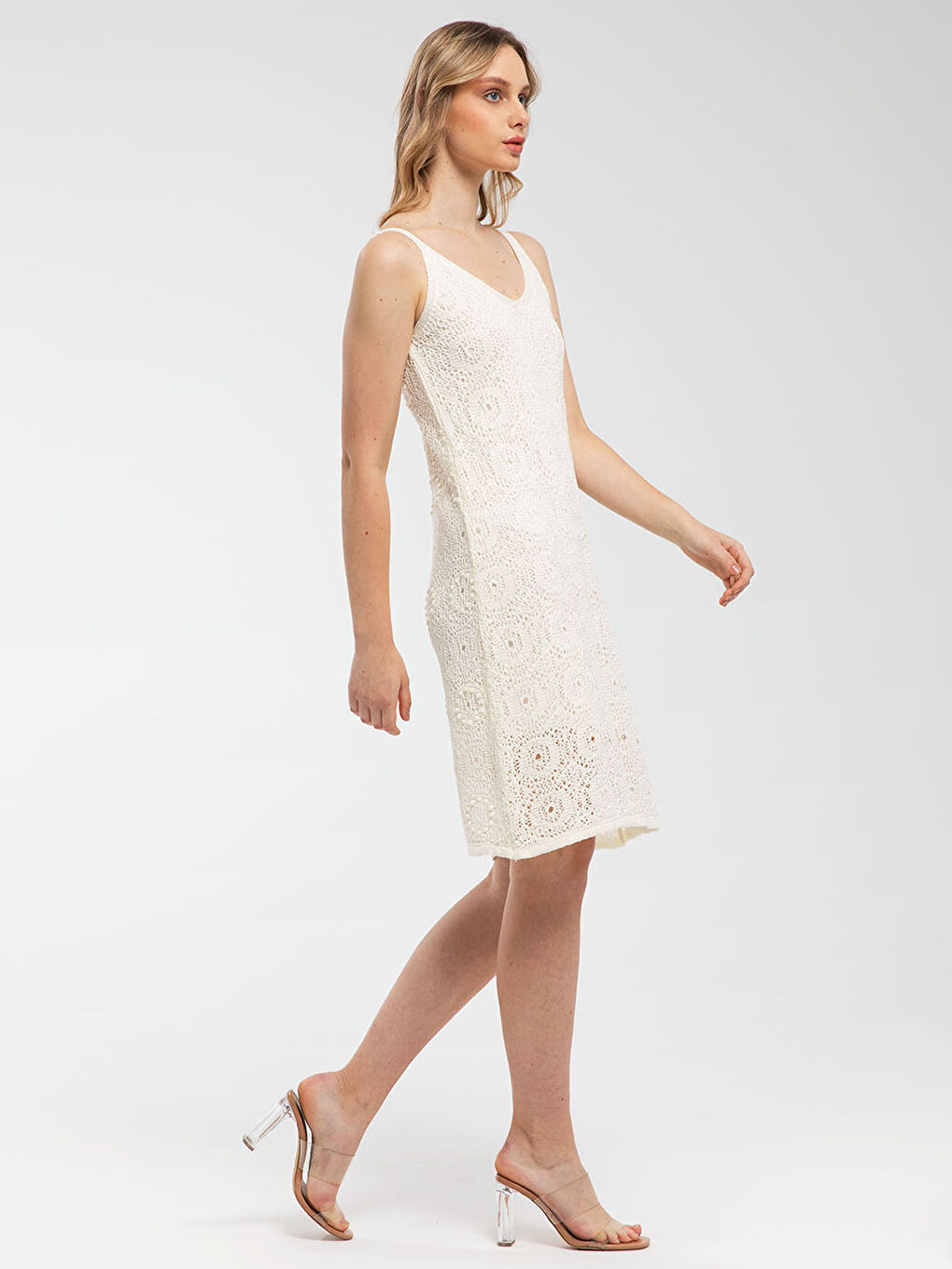 Beyaz AVRILE Askılı V Yaka Motif Ajurlu Ponpon Detaylı Kadın Triko Elbise-2