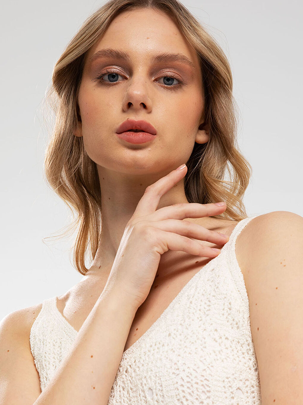 Beyaz AVRILE Askılı V Yaka Motif Ajurlu Ponpon Detaylı Kadın Triko Elbise-3